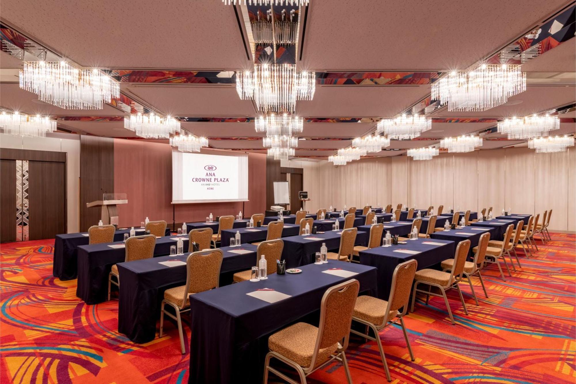 Ana Crowne Plaza Kobe By Ihg Hotel Bagian luar foto Empire Hall