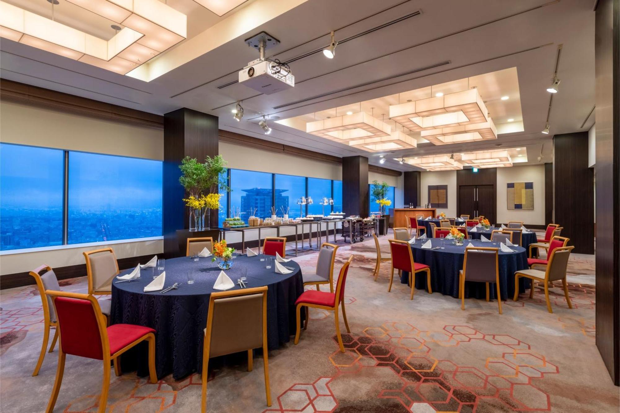 Ana Crowne Plaza Kobe By Ihg Hotel Bagian luar foto The Club