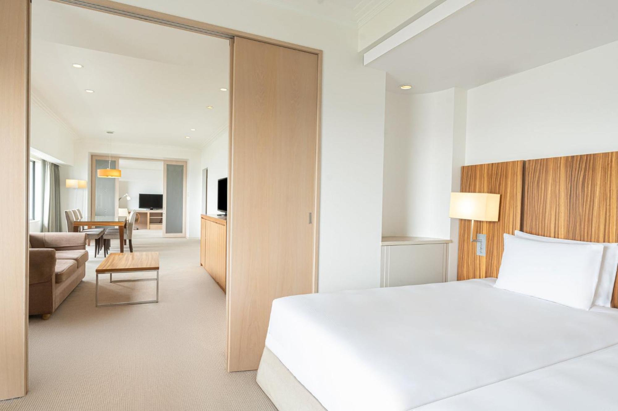 Ana Crowne Plaza Kobe By Ihg Hotel Bagian luar foto A suite at the hotel